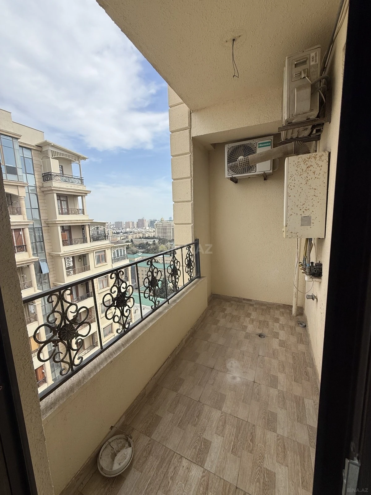 Satılır 4 otaqlı mənzil 173 m²