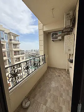 Satılır 4 otaqlı mənzil 173 m²
