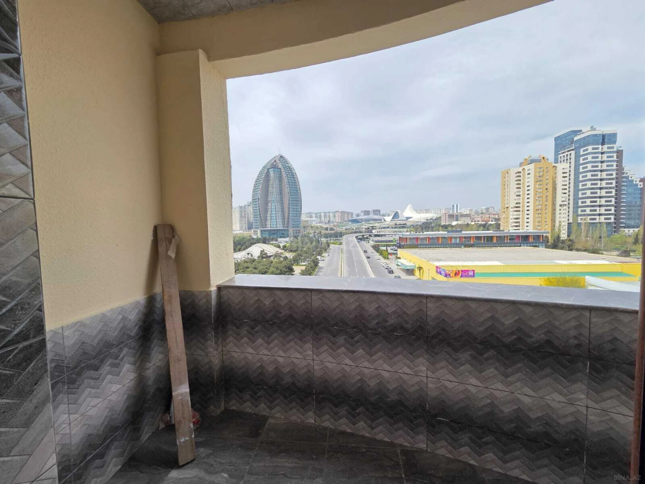 Kirayə verilir 3 otaqlı mənzil 115 m²