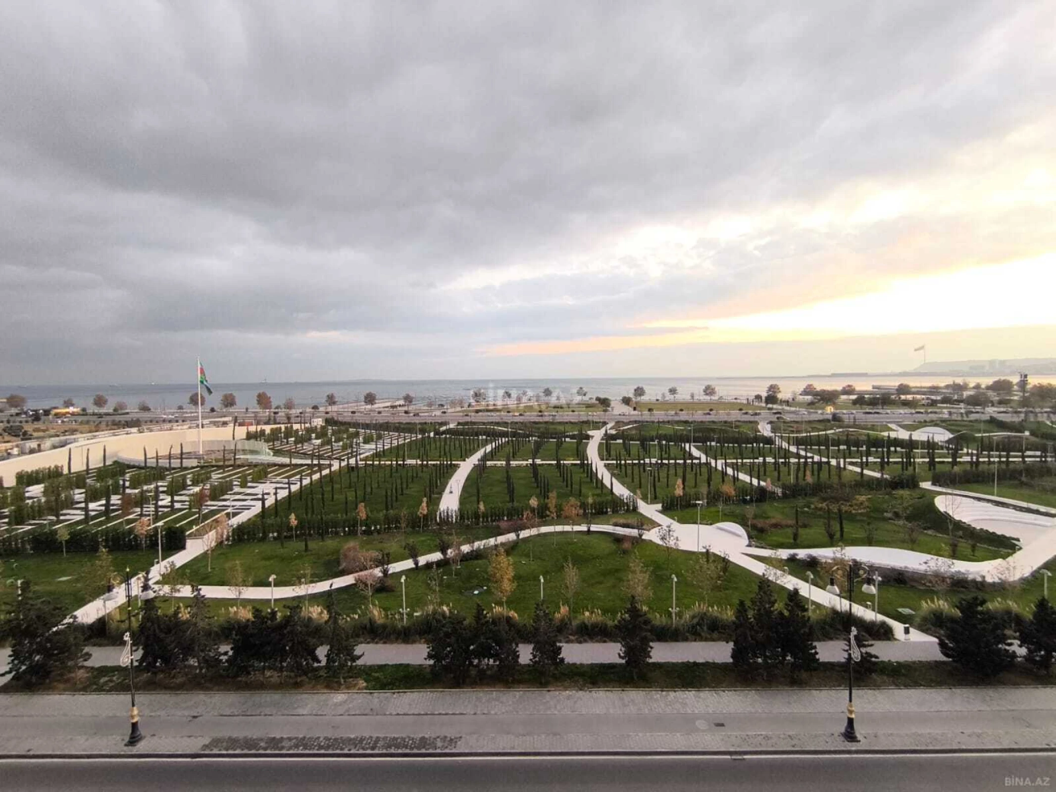 Satılır 4 otaqlı mənzil 100 m²