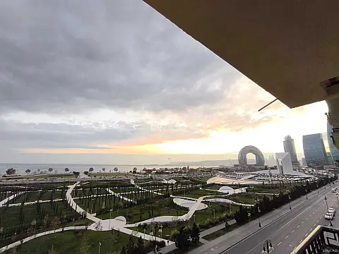 Satılır 4 otaqlı mənzil 100 m²