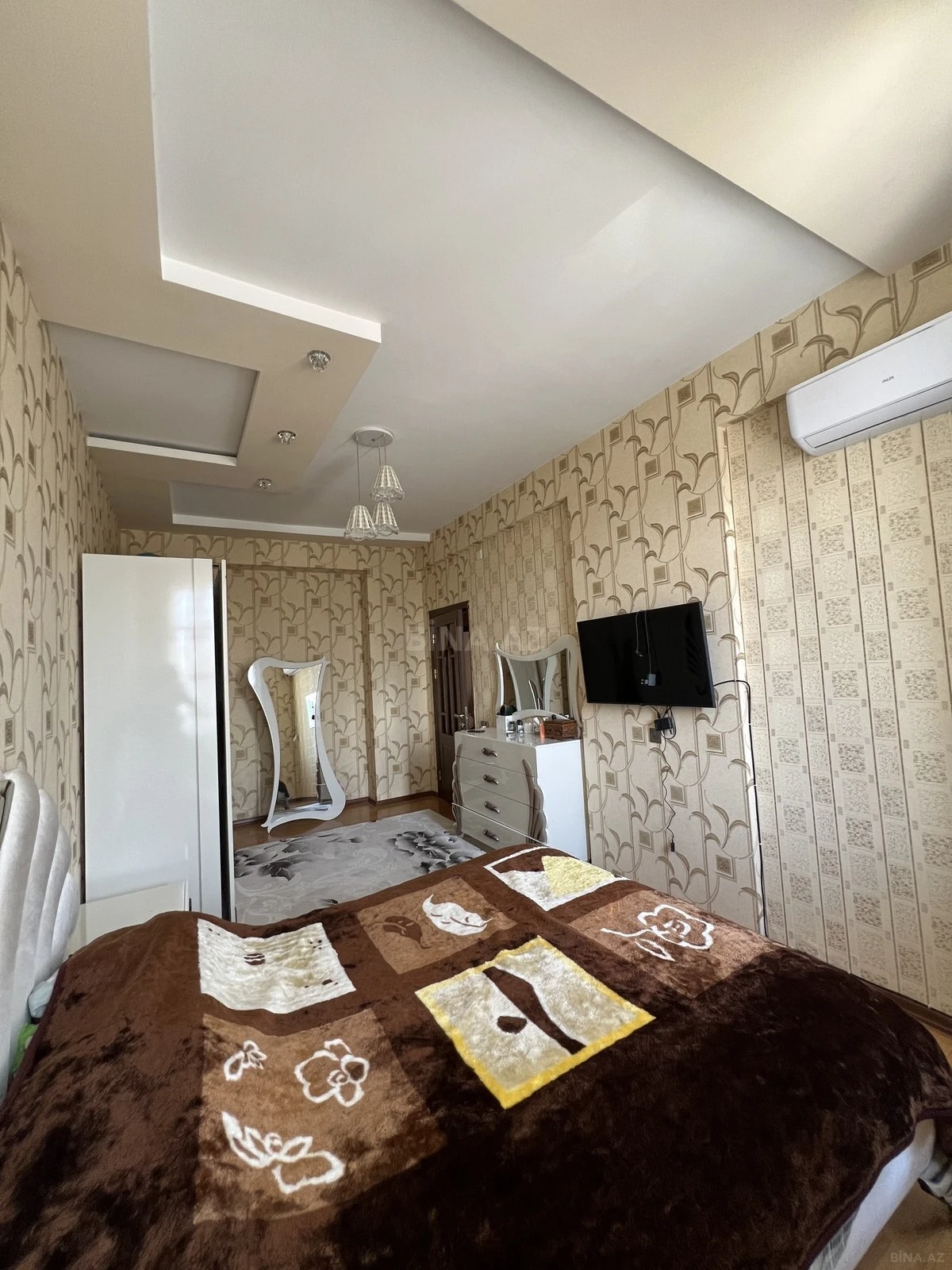 Satılır 3 otaqlı mənzil 107 m²