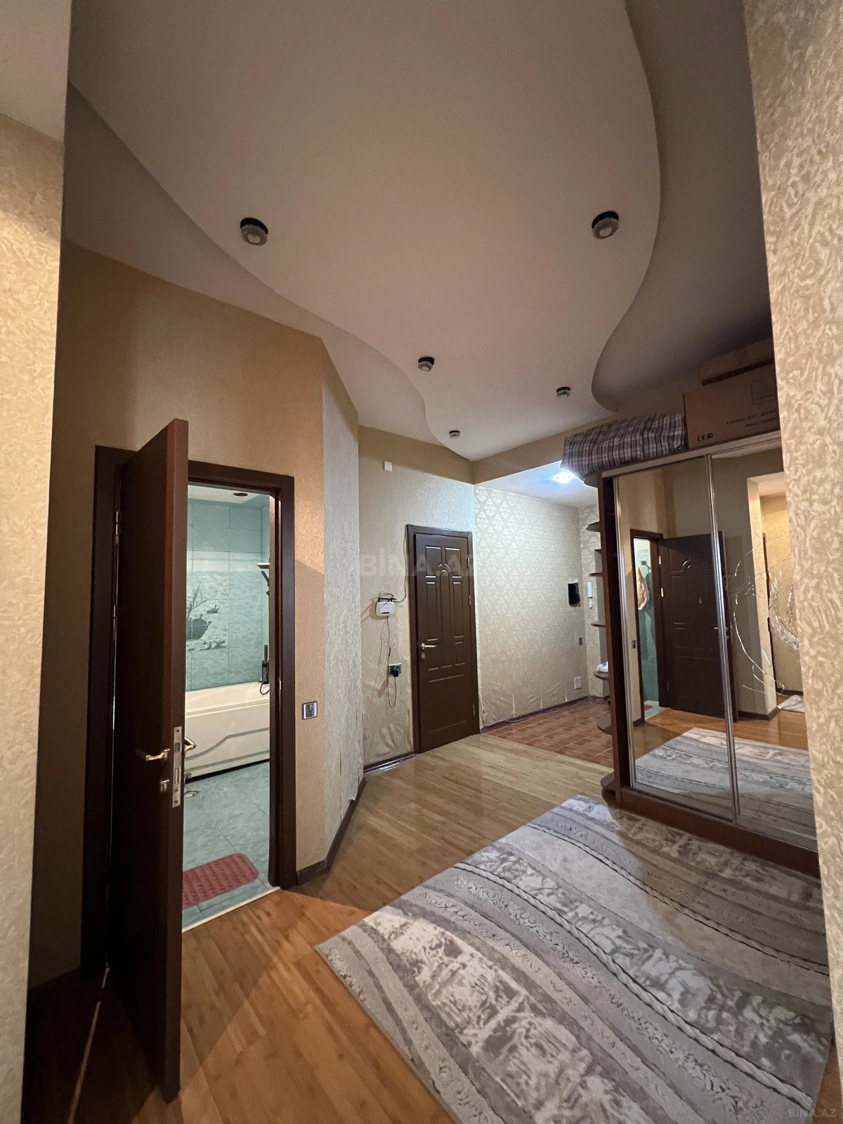 Satılır 3 otaqlı mənzil 107 m²