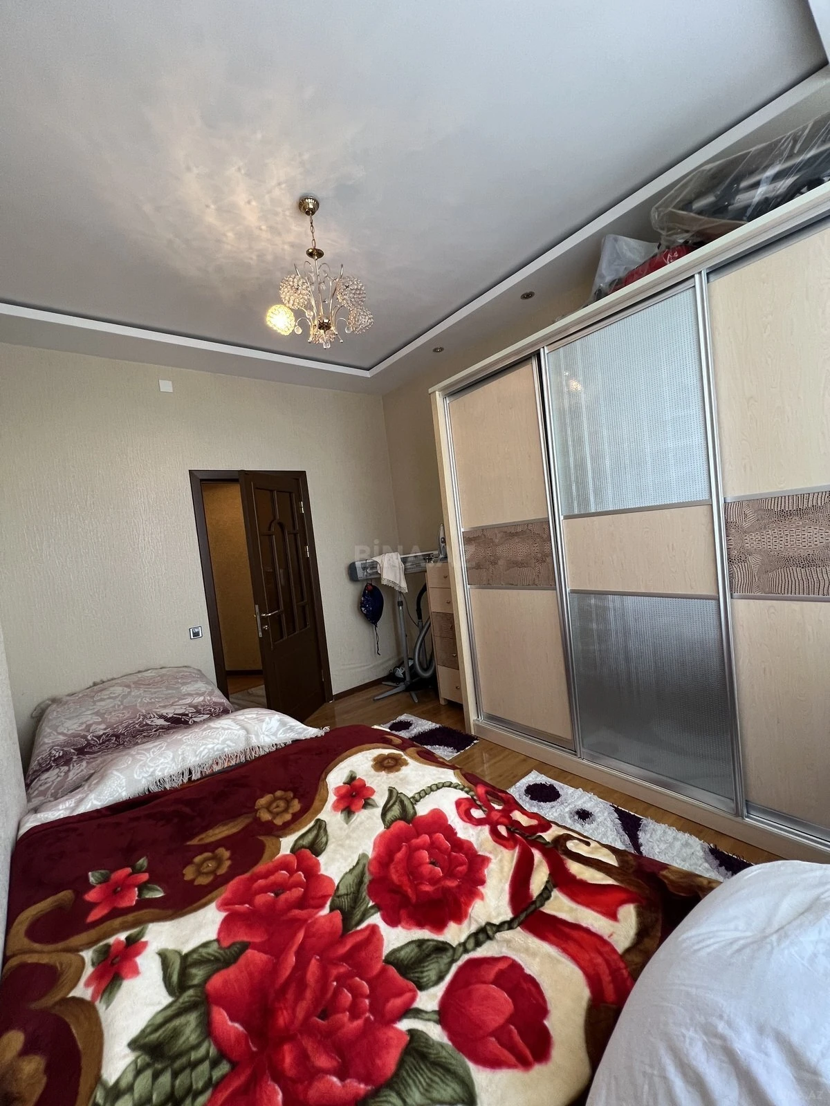 Satılır 3 otaqlı mənzil 107 m²
