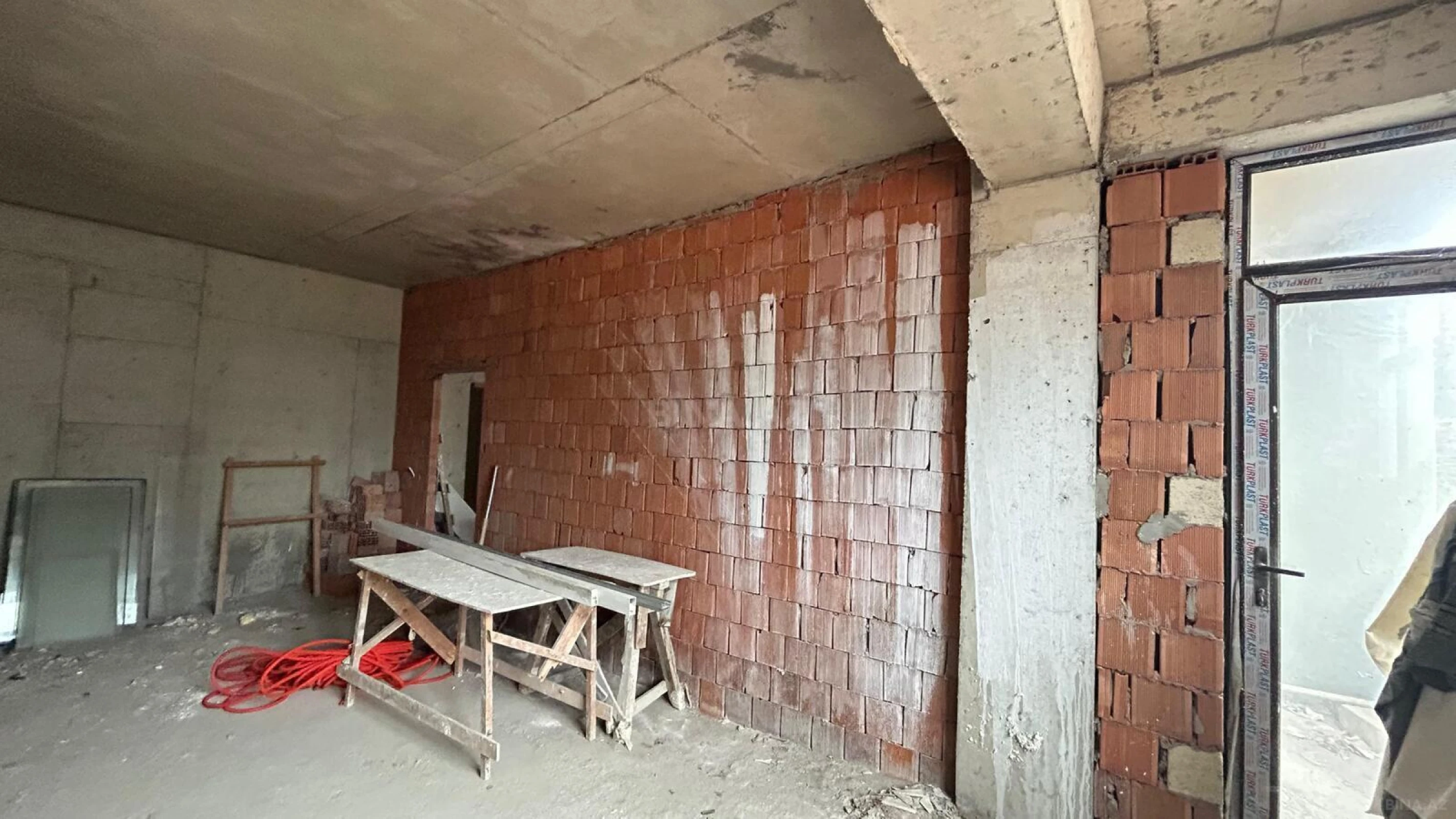 Satılır 3 otaqlı mənzil 138 m²