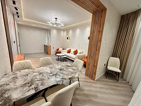 Satılır 2 otaqlı mənzil 82 m²