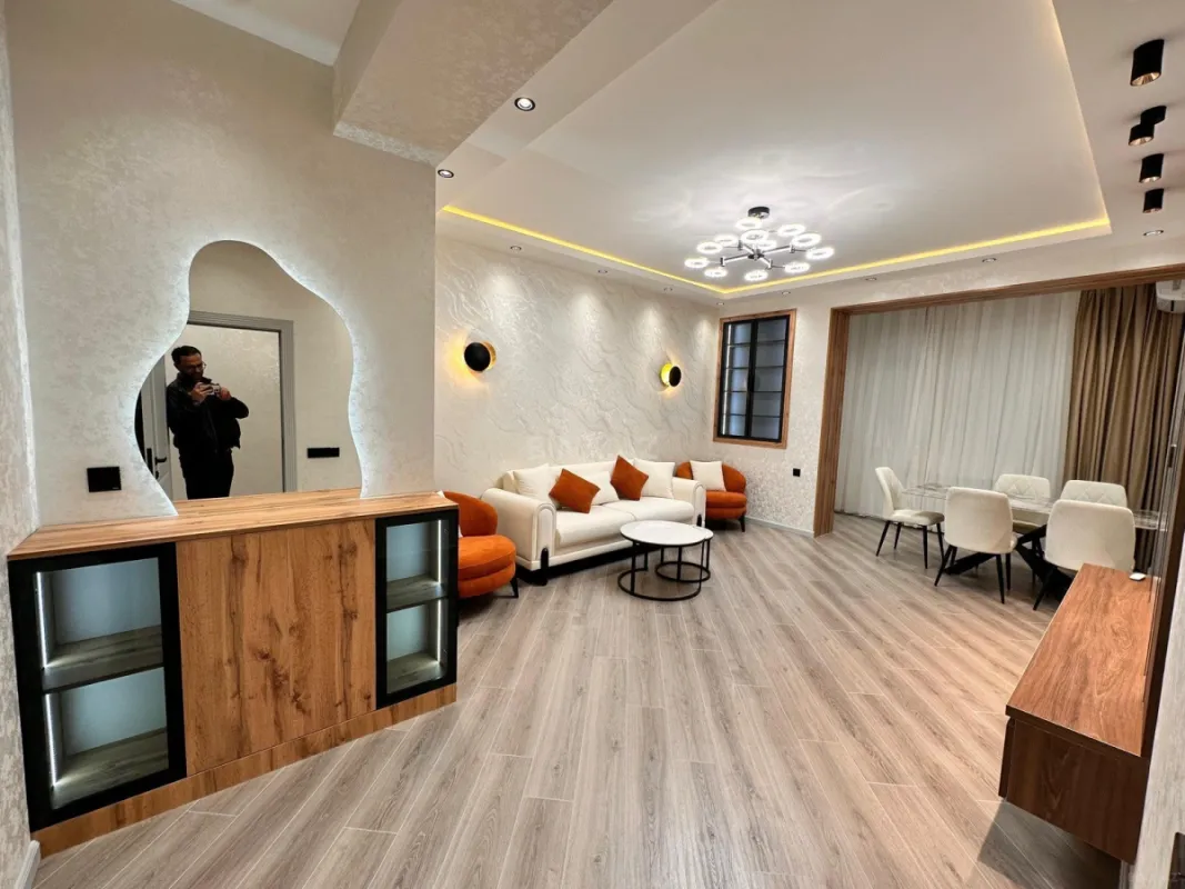 Satılır 2 otaqlı mənzil 82 m²