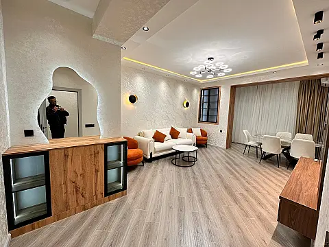 Satılır 2 otaqlı mənzil 82 m²