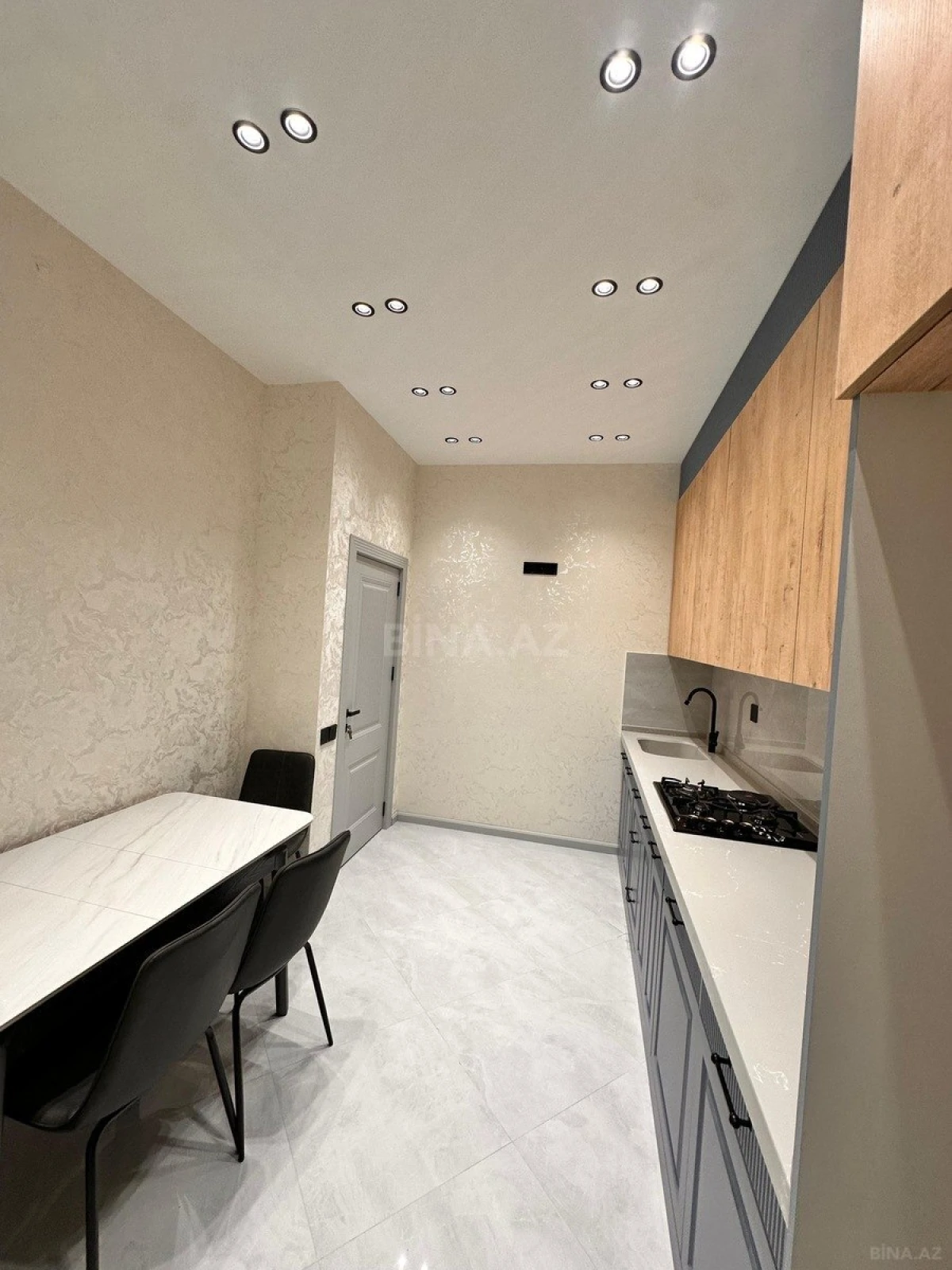 Satılır 2 otaqlı mənzil 82 m²