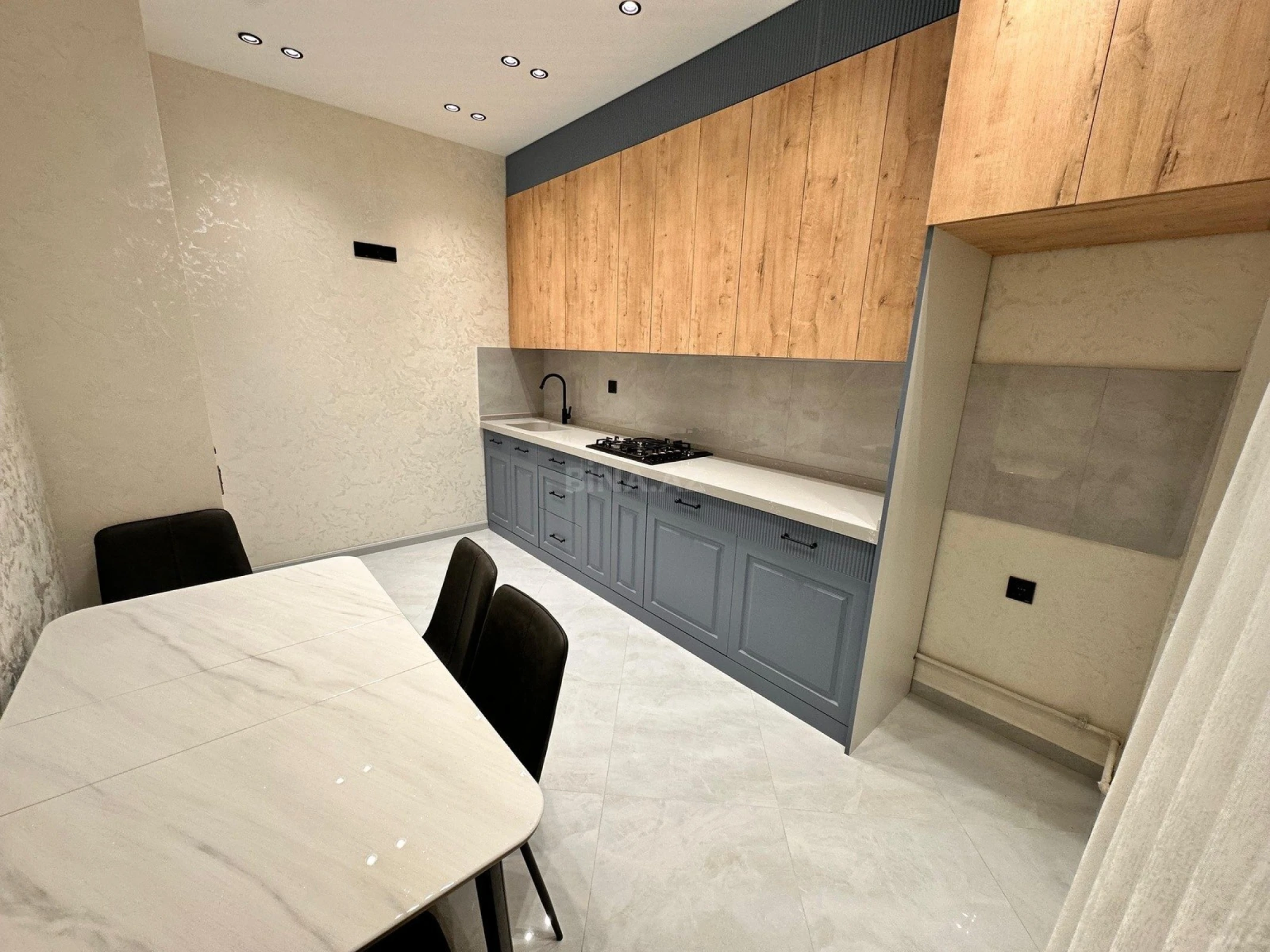 Satılır 2 otaqlı mənzil 82 m²