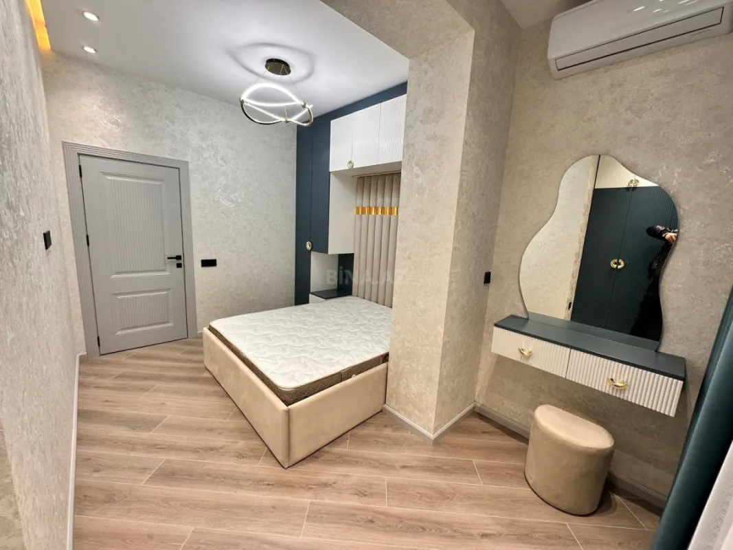 Satılır 2 otaqlı mənzil 82 m²