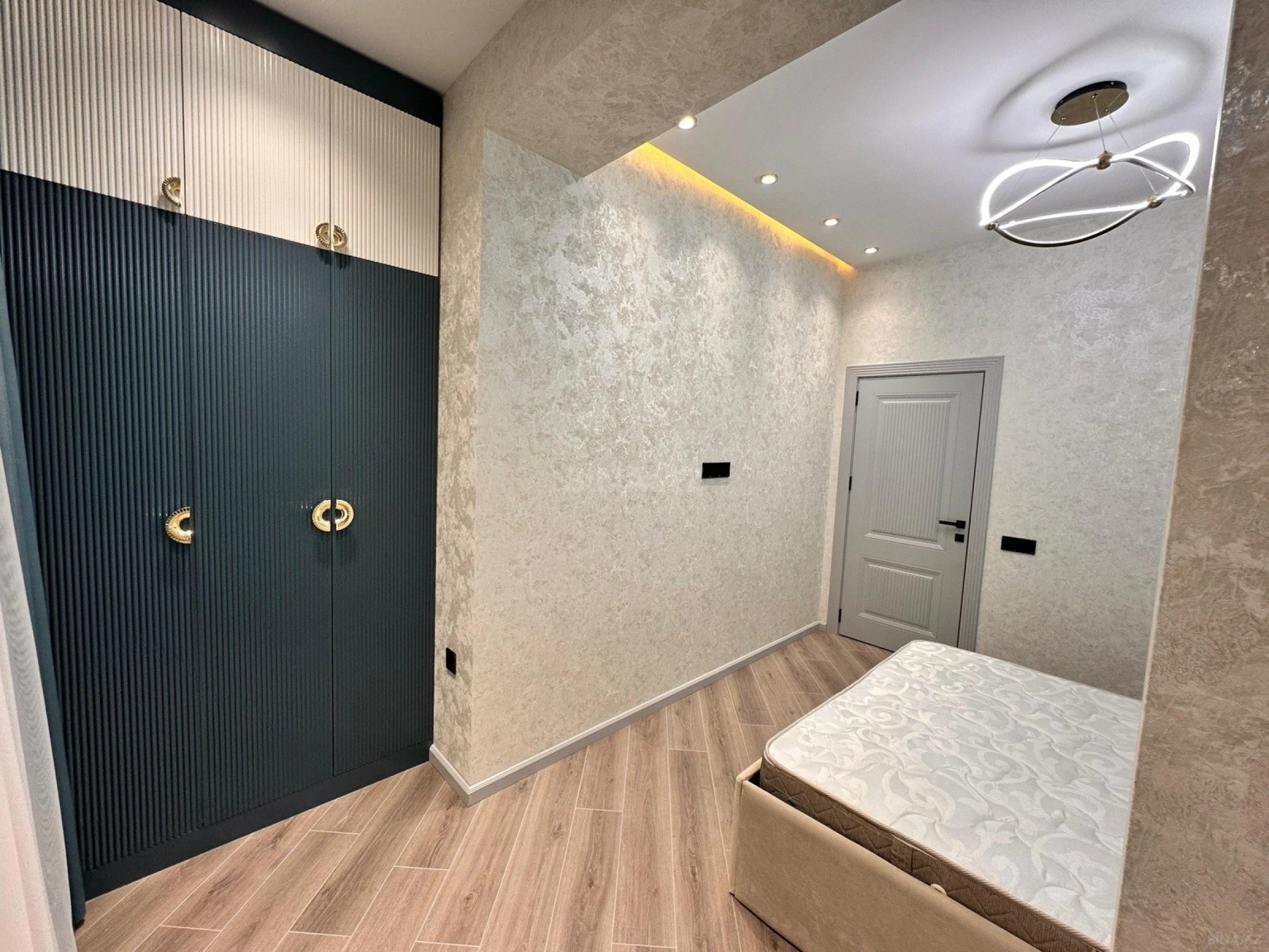 Satılır 2 otaqlı mənzil 82 m²