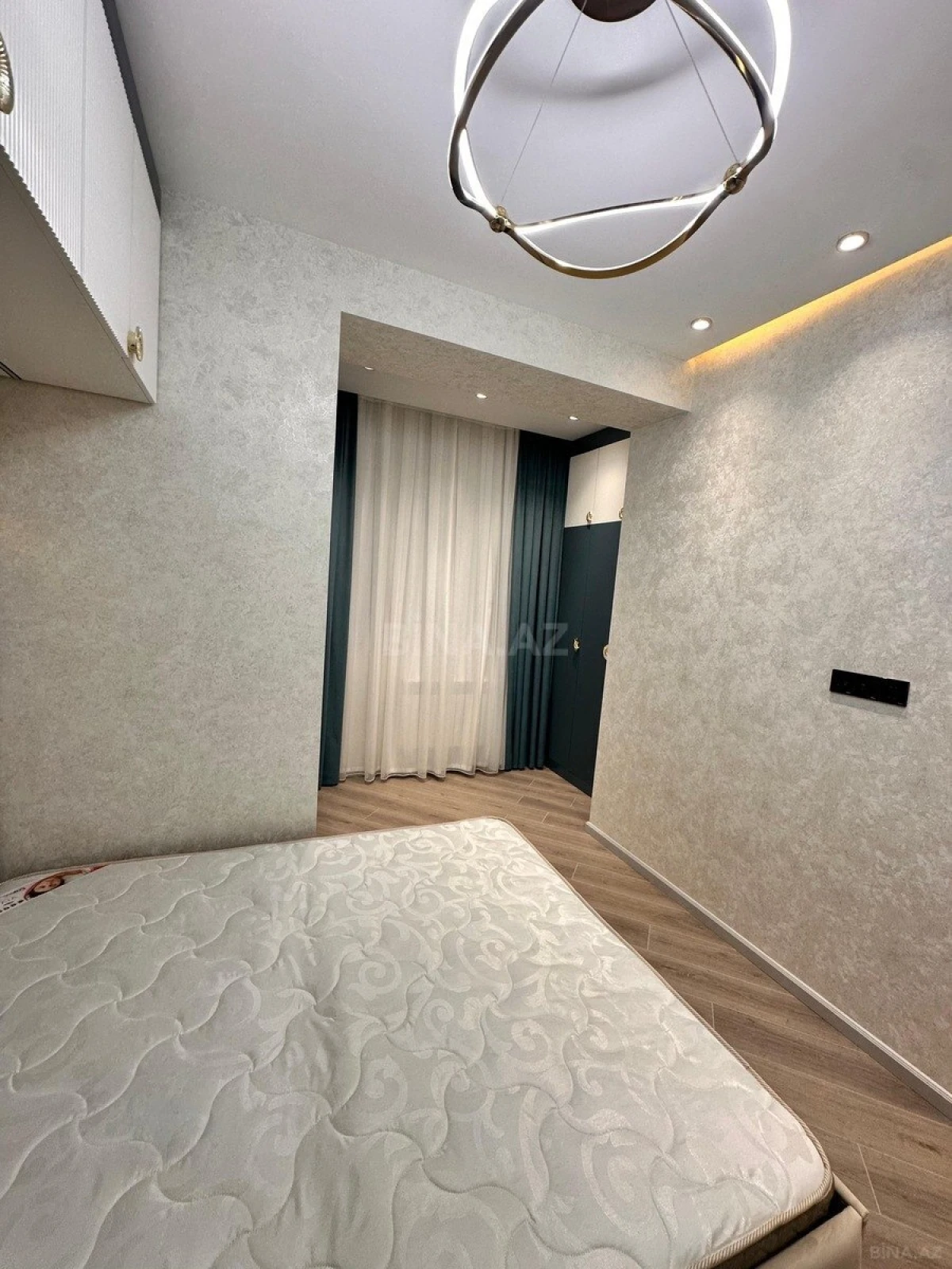 Satılır 2 otaqlı mənzil 82 m²