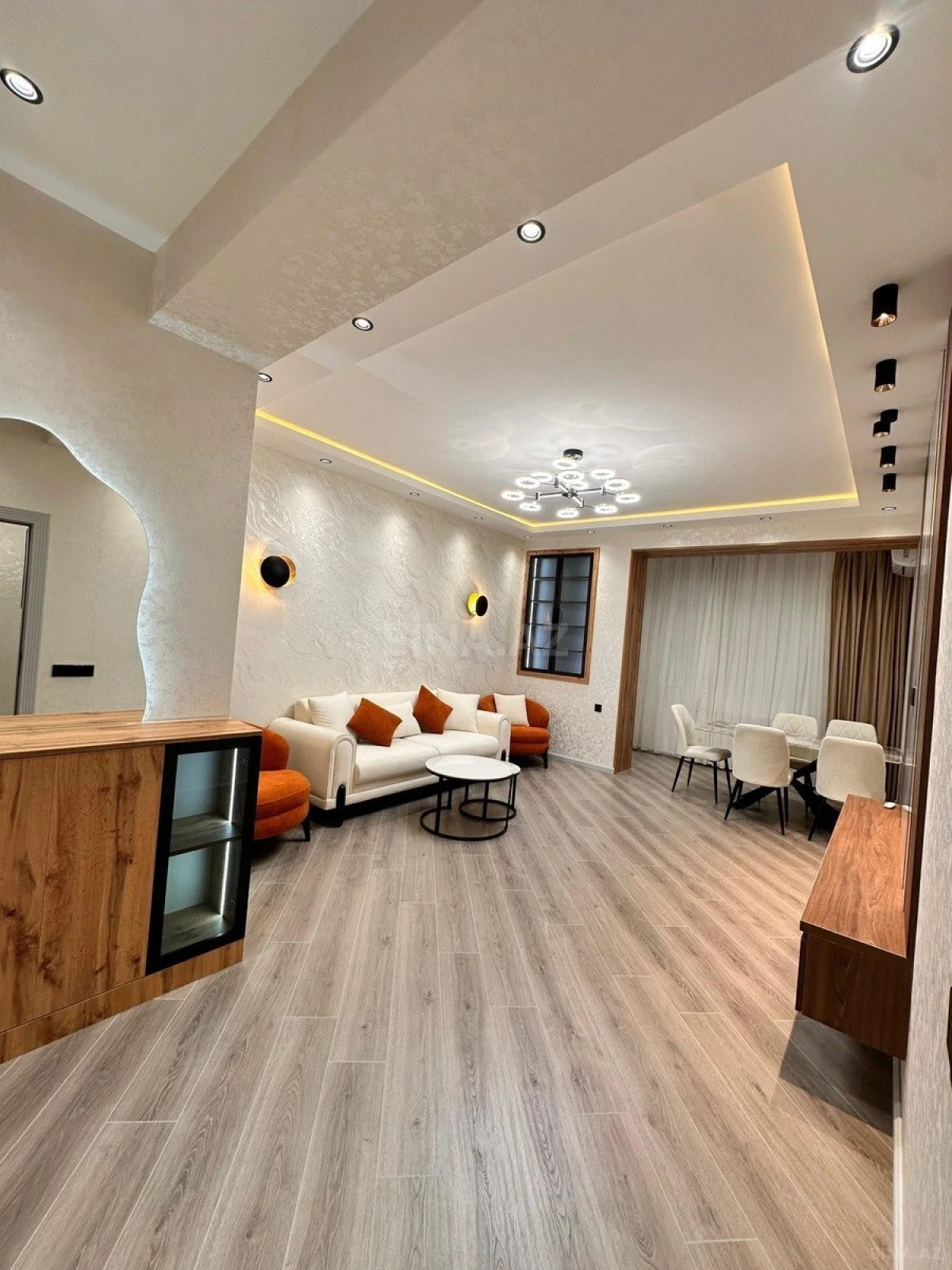 Satılır 2 otaqlı mənzil 82 m²