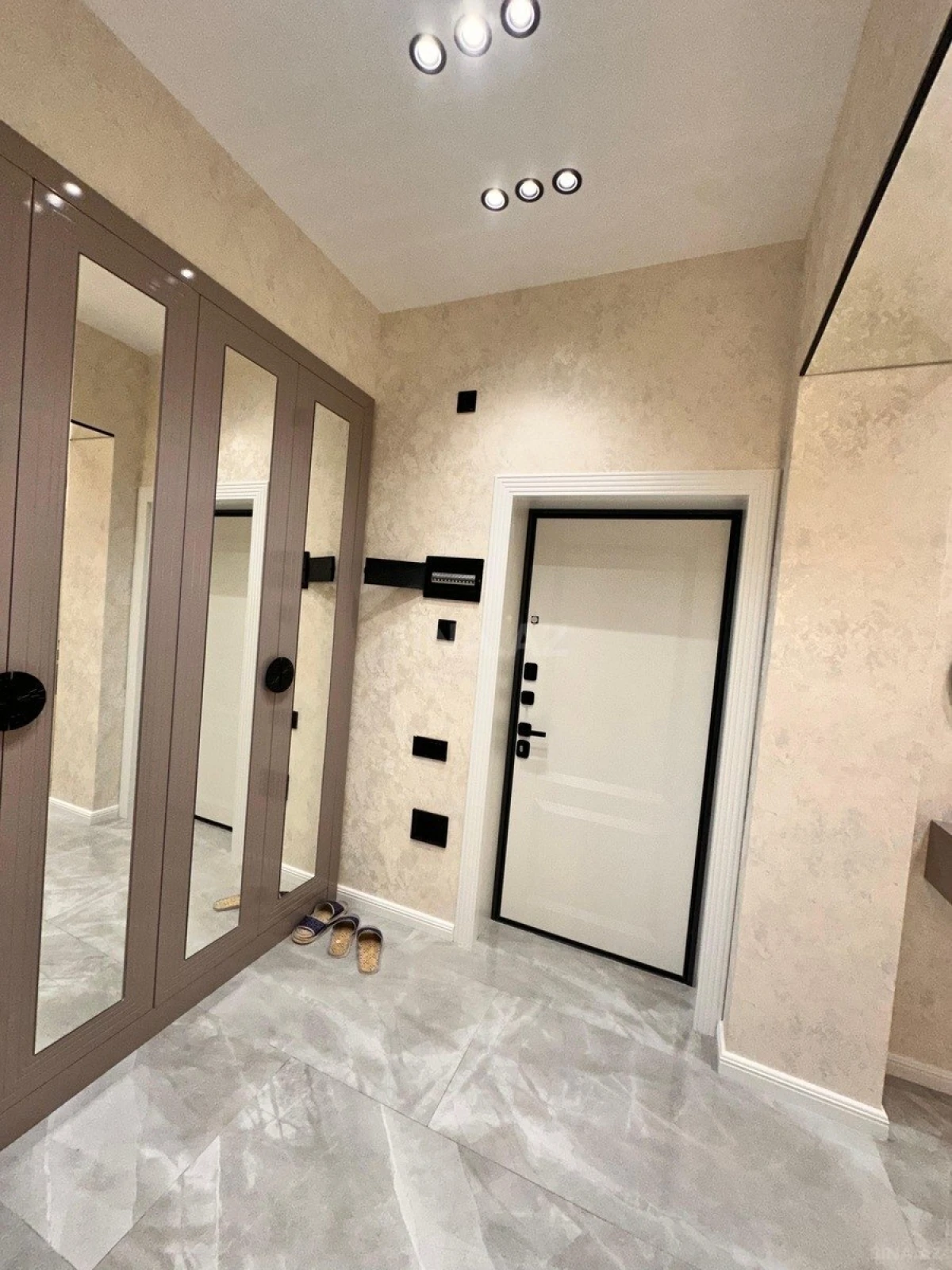 Satılır 2 otaqlı mənzil 82 m²