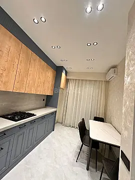 Satılır 2 otaqlı mənzil 82 m²