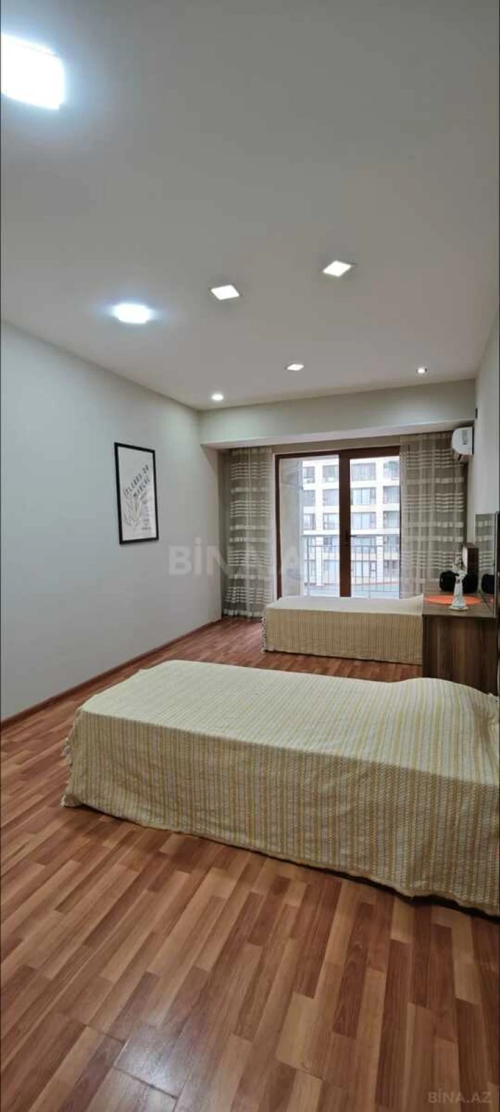 Satılır 3 otaqlı mənzil 115 m²
