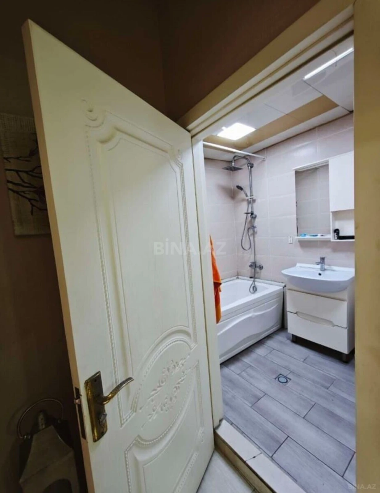 Satılır 3 otaqlı mənzil 115 m²