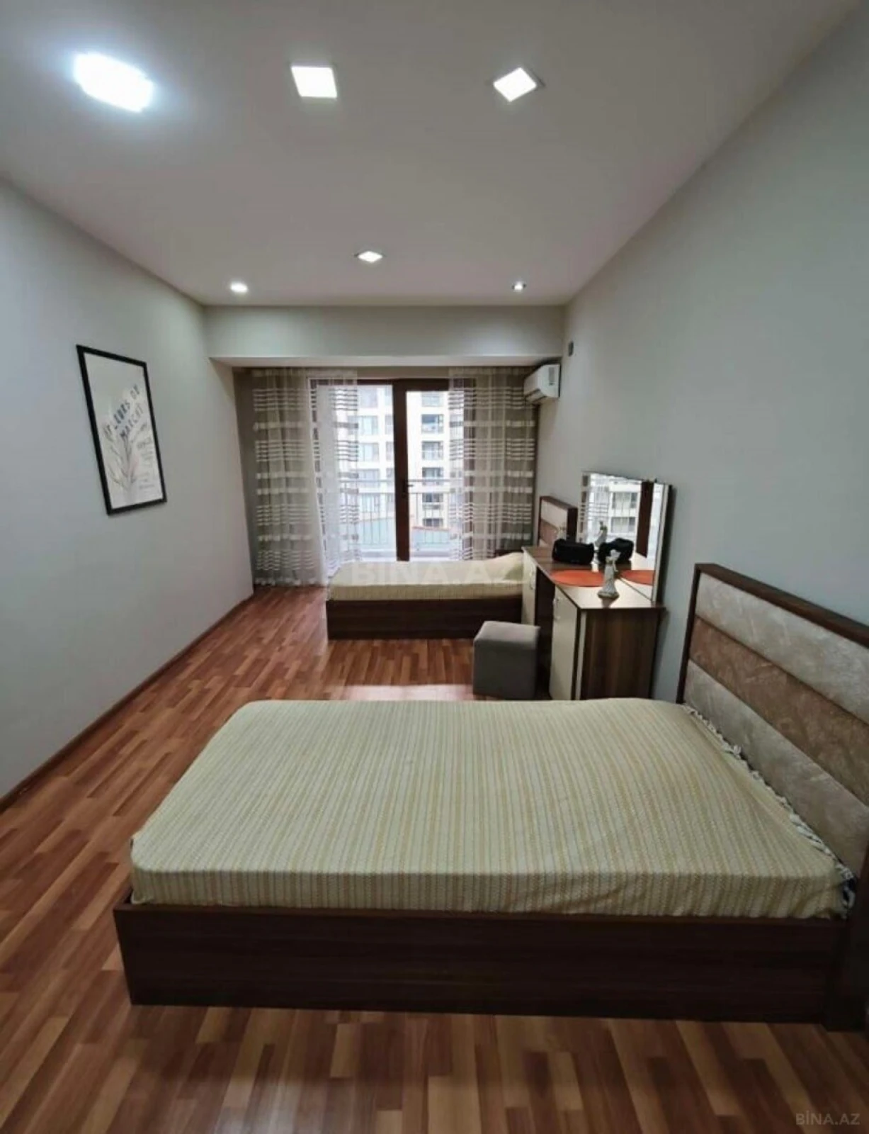 Satılır 3 otaqlı mənzil 115 m²