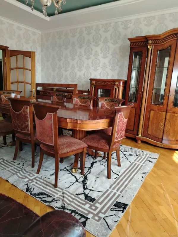 Kirayə verilir 3 otaqlı mənzil 152 m²