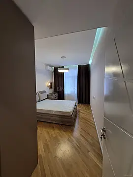 Satılır 2 otaqlı mənzil 76 m²