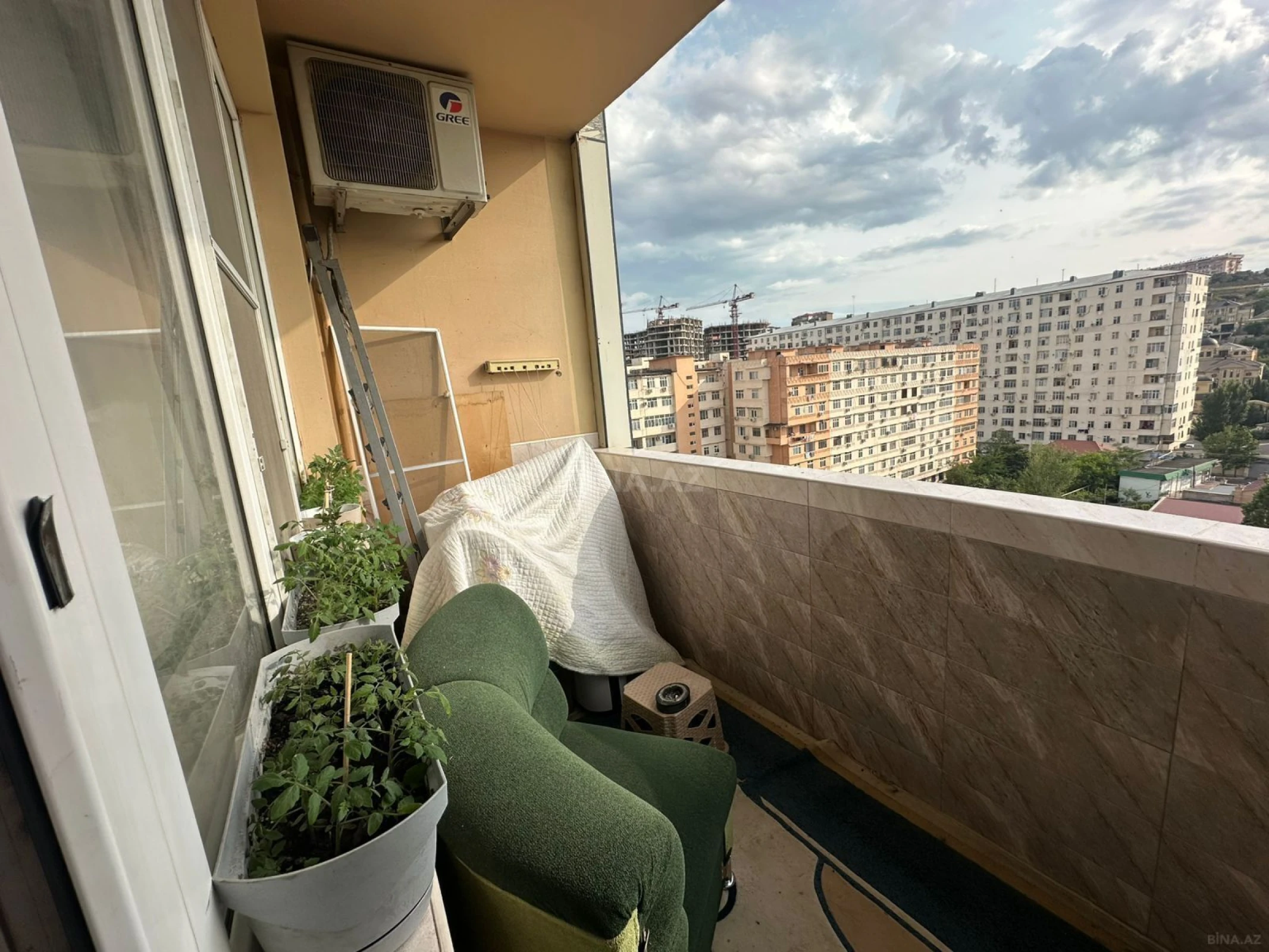 Satılır 3 otaqlı mənzil 127 m²