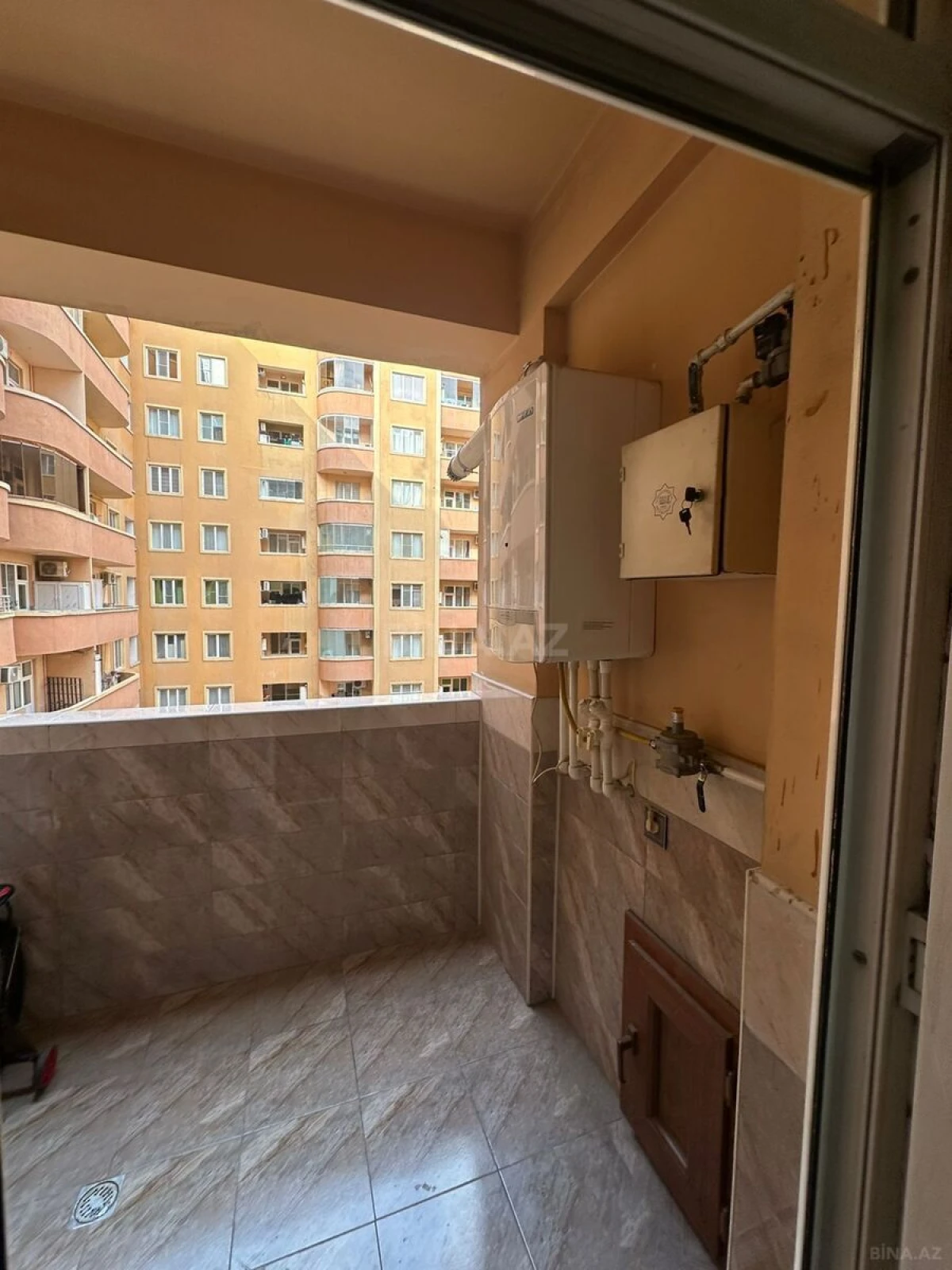 Satılır 3 otaqlı mənzil 127 m²