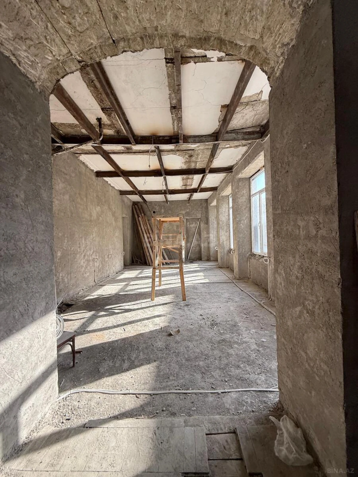 Satılır 10 otaqlı mənzil 360 m²