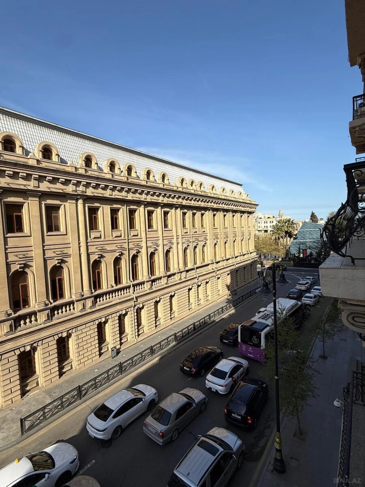 Satılır 10 otaqlı mənzil 360 m²