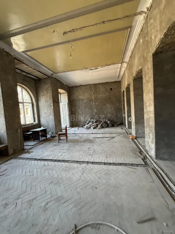 Satılır 10 otaqlı mənzil 360 m²