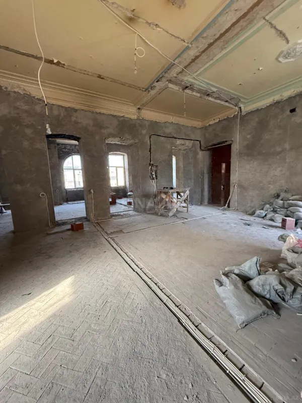 Satılır 10 otaqlı mənzil 360 m²