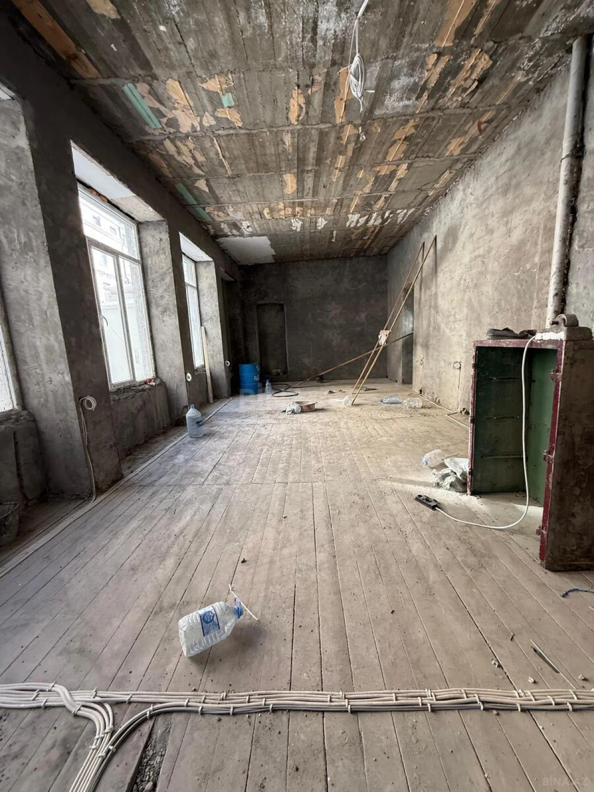 Satılır 10 otaqlı mənzil 360 m²