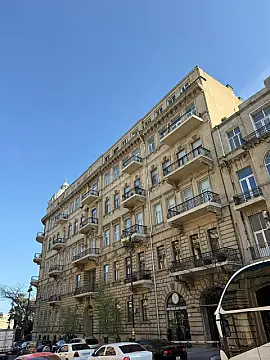 Satılır 10 otaqlı mənzil 360 m²