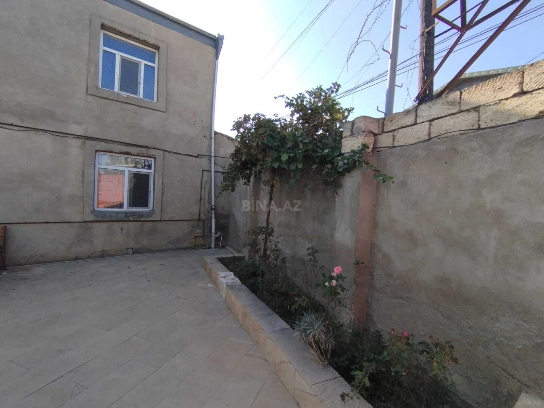 Satılır 7 otaqlı həyət evi 220 m²