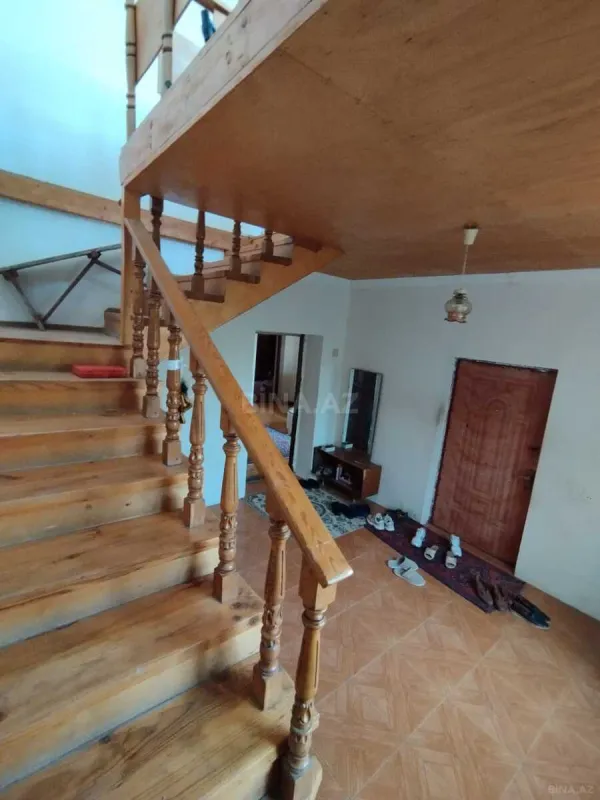 Satılır 7 otaqlı həyət evi 220 m²