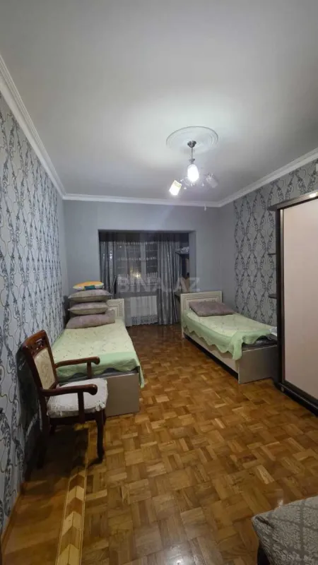 Satılır 4 otaqlı mənzil 100 m²