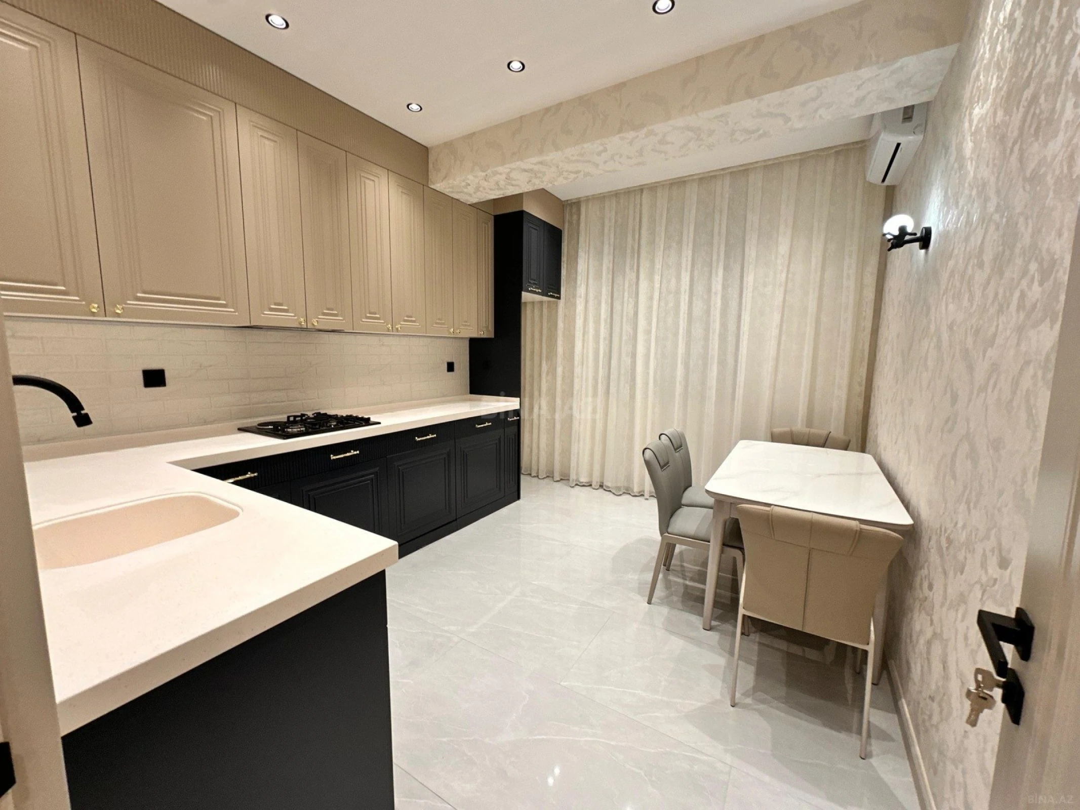 Satılır 2 otaqlı mənzil 80 m²