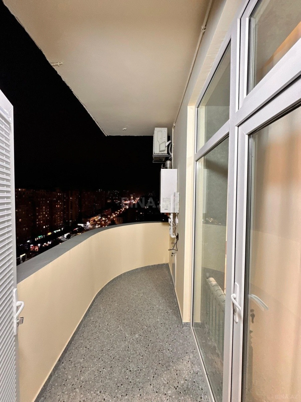 Satılır 2 otaqlı mənzil 80 m²