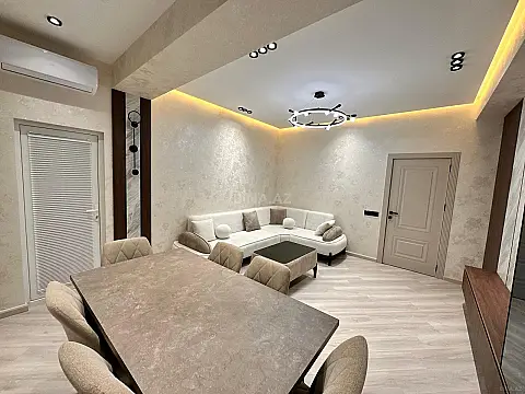 Satılır 2 otaqlı mənzil 80 m²