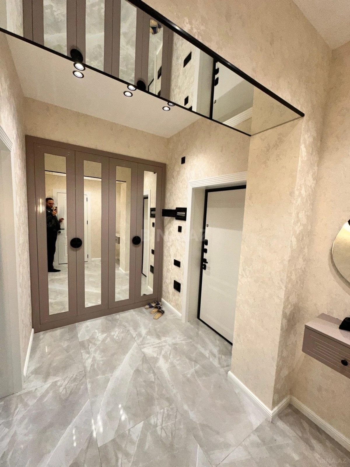 Satılır 2 otaqlı mənzil 67 m²