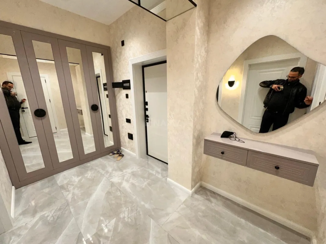 Satılır 2 otaqlı mənzil 67 m²