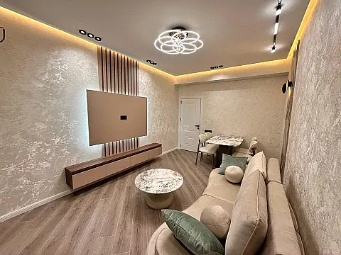 Satılır 2 otaqlı mənzil 67 m²