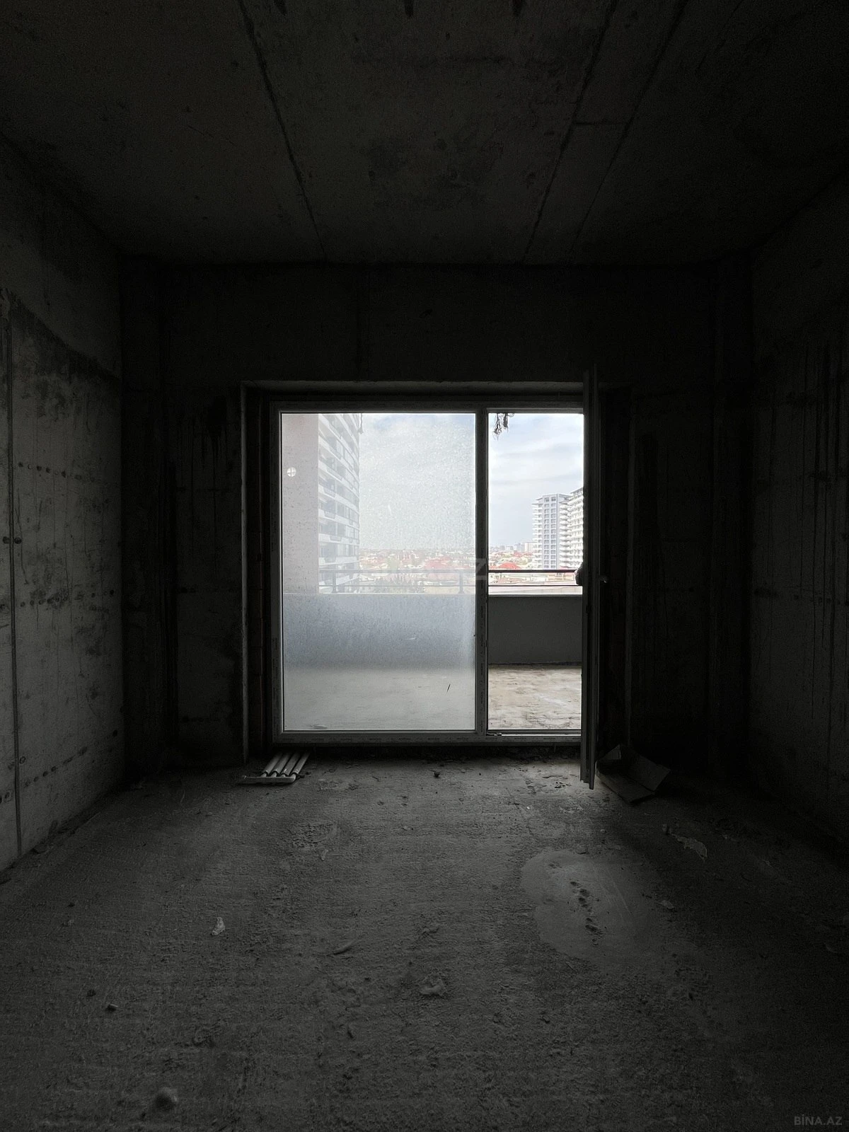 Satılır 3 otaqlı mənzil 112 m²