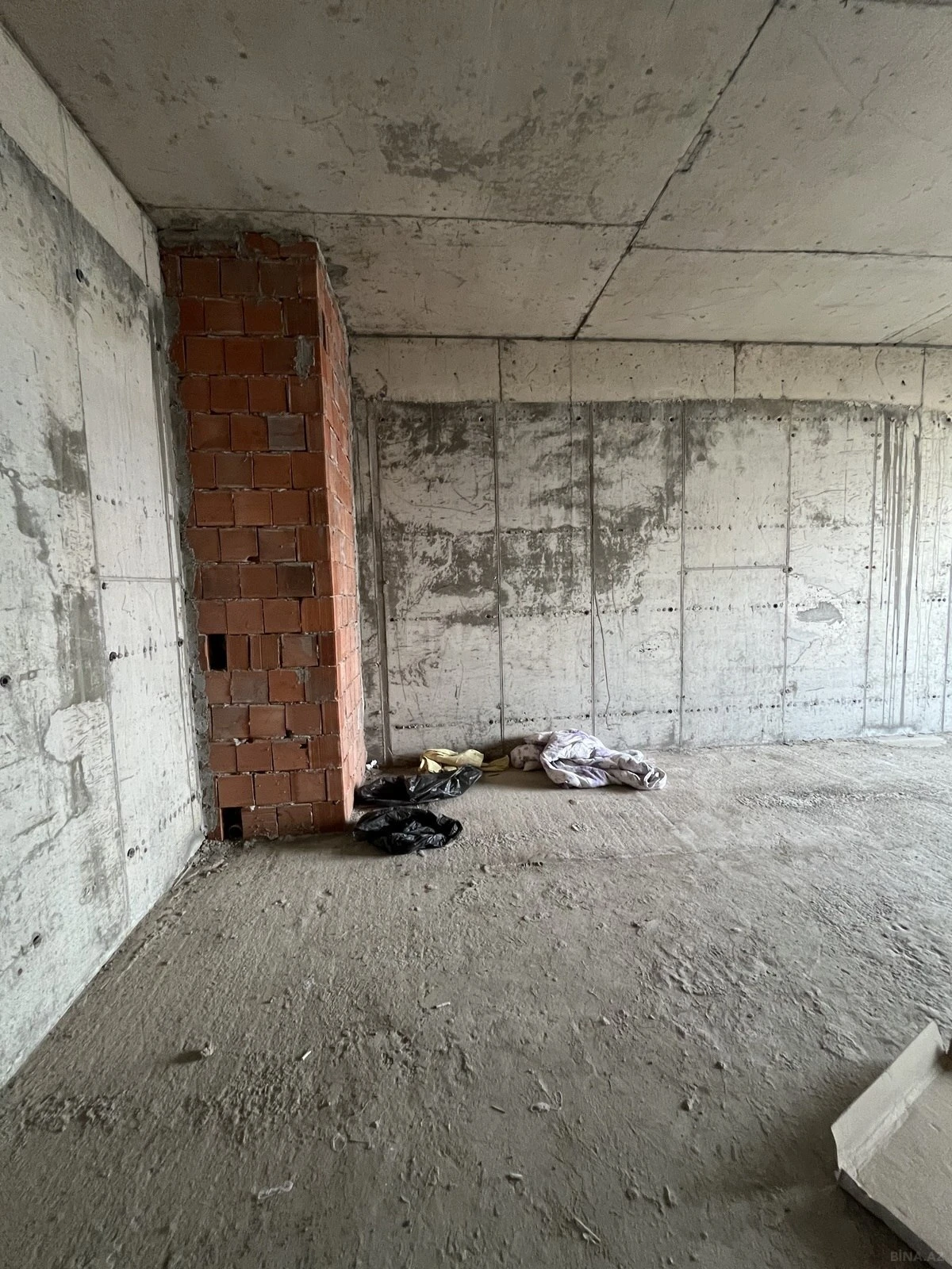 Satılır 3 otaqlı mənzil 112 m²