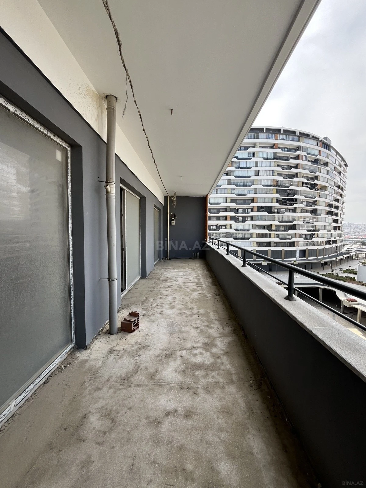 Satılır 3 otaqlı mənzil 112 m²