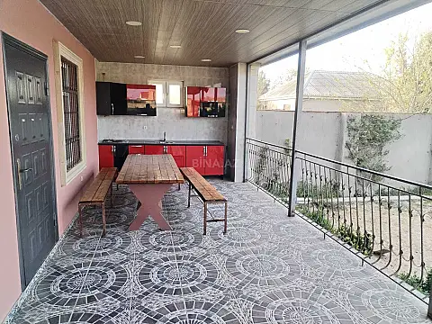 Satılır 5 otaqlı həyət evi 200 m²