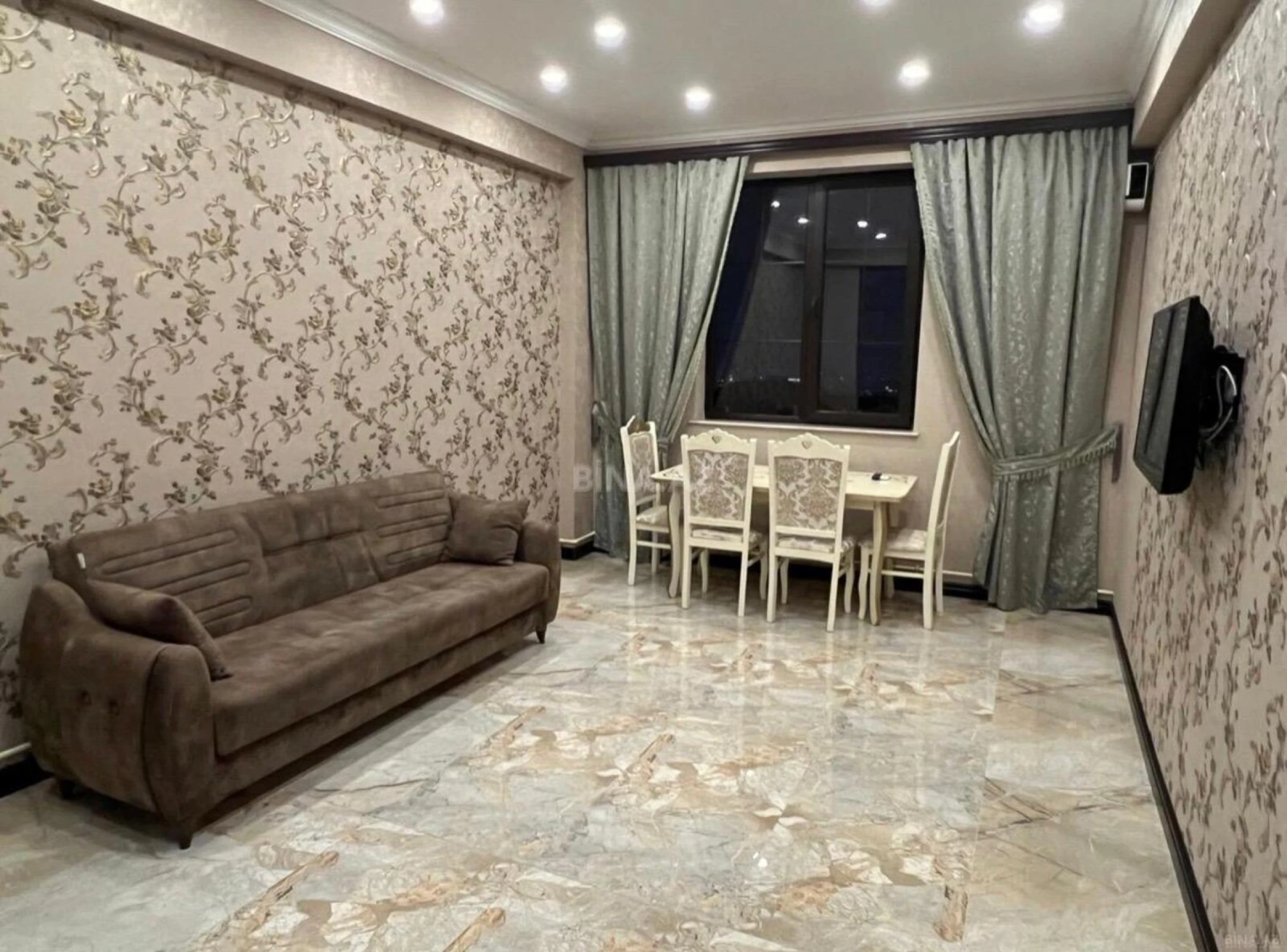 Kirayə verilir 2 otaqlı mənzil 72 m²