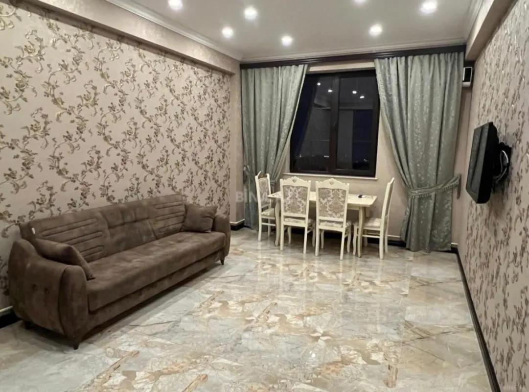 Kirayə verilir 2 otaqlı mənzil 72 m²