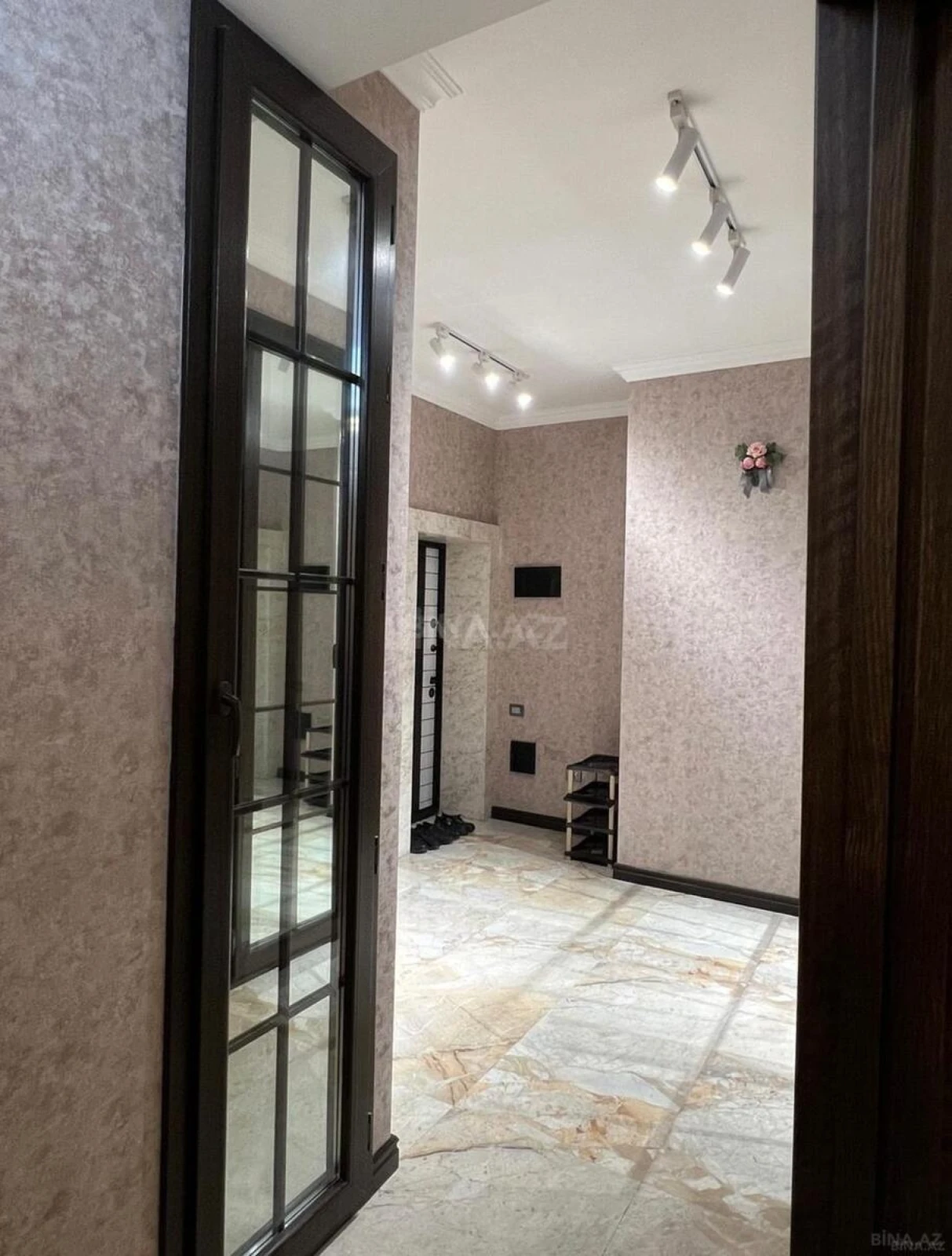 Kirayə verilir 2 otaqlı mənzil 72 m²