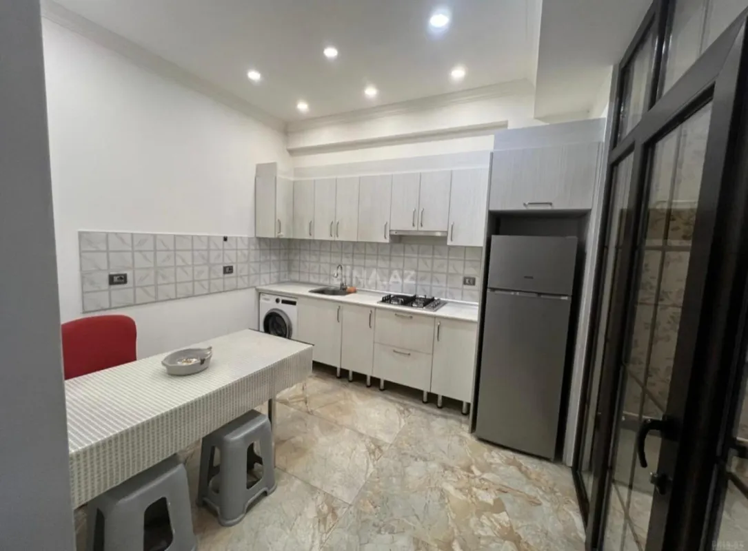 Kirayə verilir 2 otaqlı mənzil 72 m²